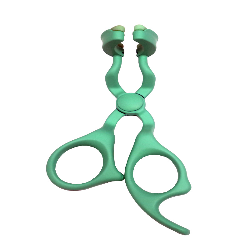 Pomagalo za kontaktne leće u boji